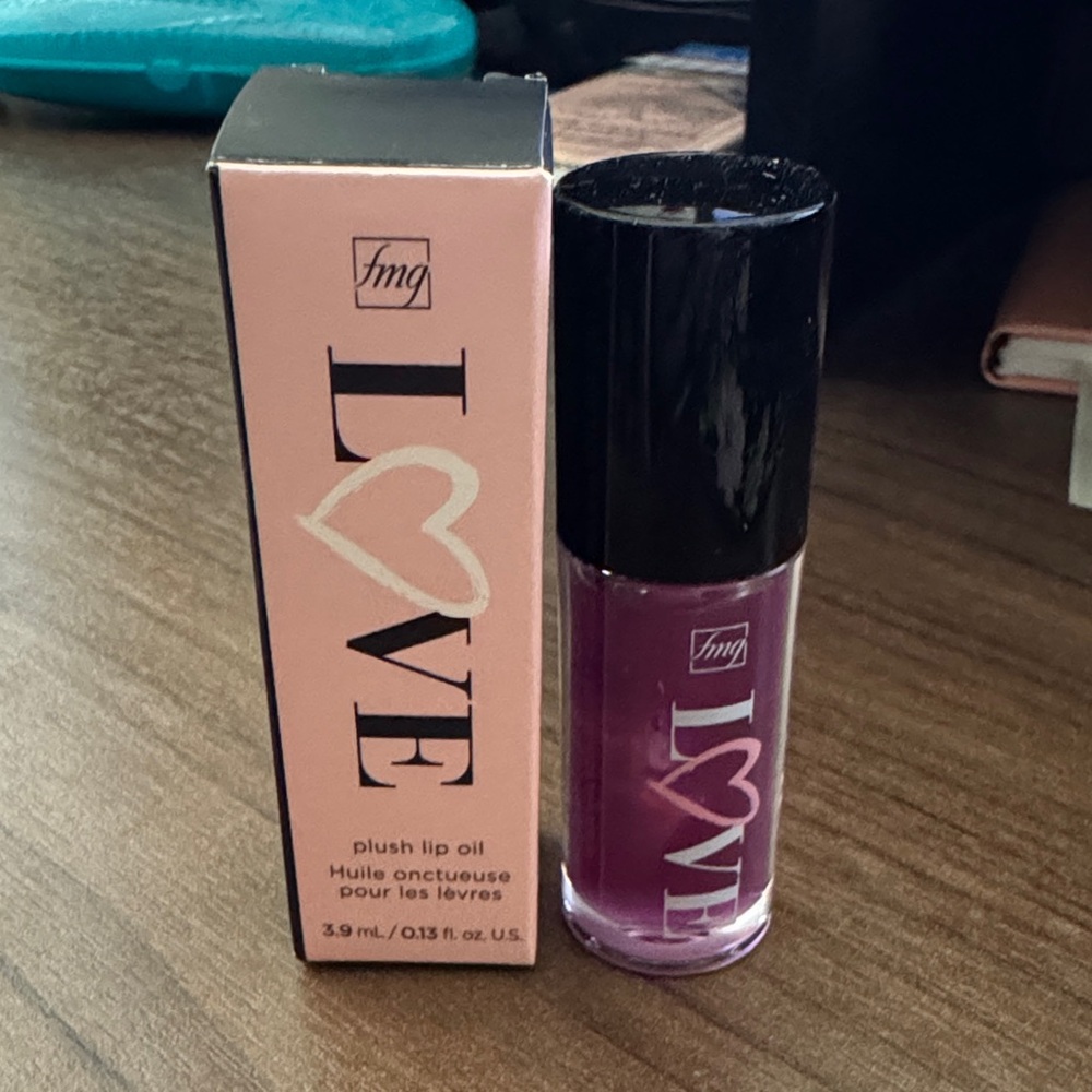 Avon fmg Love Plush Lip Oil in Love Galore